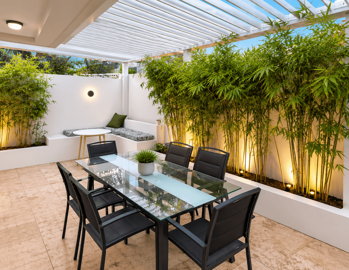 North facing courtyard with Vergola, outdoor dining setting and bamboo screening